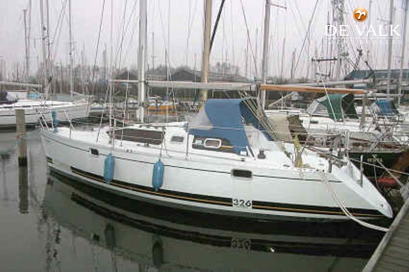 FEELING 326 sailing yacht for sale De Valk Yacht broker