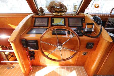 APOLLO DE LUXE 66 FLYBRIDGE-STABILIZERS