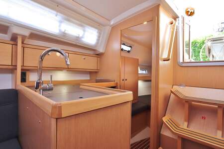 BAVARIA CRUISER 33