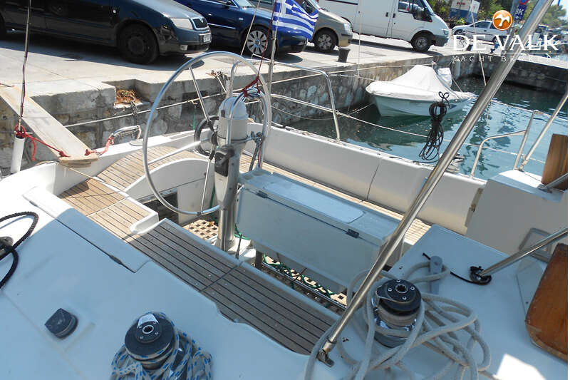 BENETEAU OCEANIS 390 sailing yacht for sale | De Valk Yacht broker