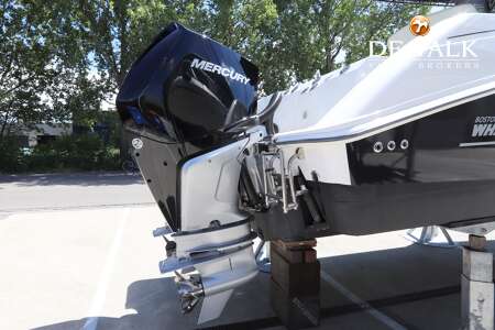 BOSTON WHALER 270 OUTRAGE