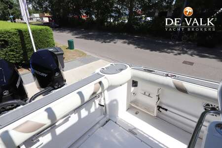 BOSTON WHALER 270 OUTRAGE