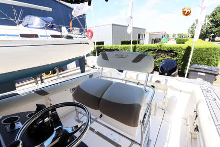 BOSTON WHALER 270 OUTRAGE