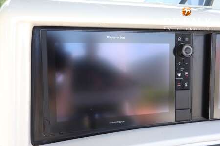 BOSTON WHALER 270 OUTRAGE