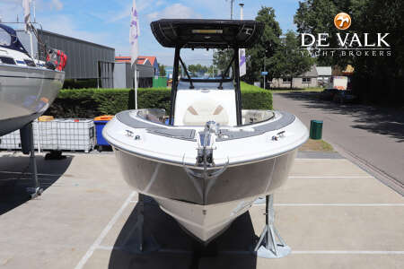 BOSTON WHALER 270 OUTRAGE