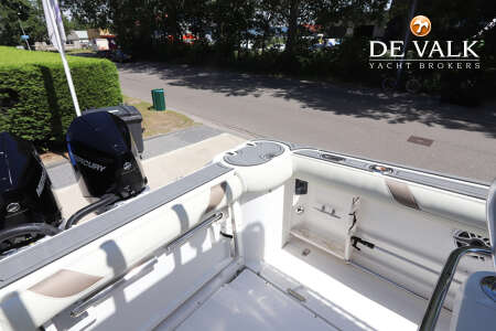 BOSTON WHALER 270 OUTRAGE