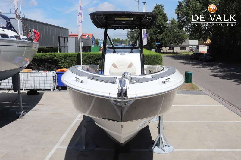 BOSTON WHALER 270 OUTRAGE