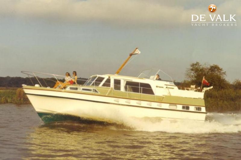 BROOM 37' CONT. MKII motor yacht for sale De Valk Yacht broker