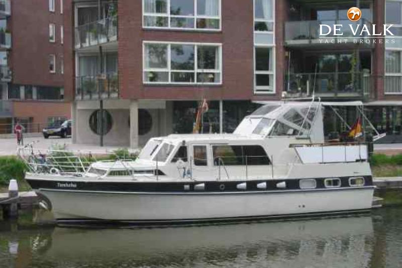 BROOM 37 CONTINENTAL MKII motor yacht for sale De Valk Yacht broker