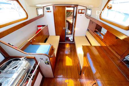 CAMPER & NICHOLSONS 32
