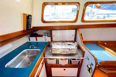 CAMPER & NICHOLSONS 32