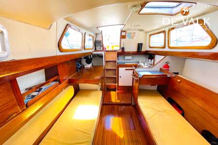 CAMPER & NICHOLSONS 32