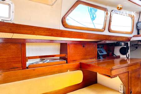 CAMPER & NICHOLSONS 32