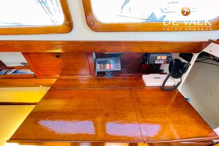 CAMPER & NICHOLSONS 32