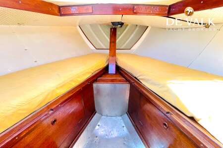 CAMPER & NICHOLSONS 32