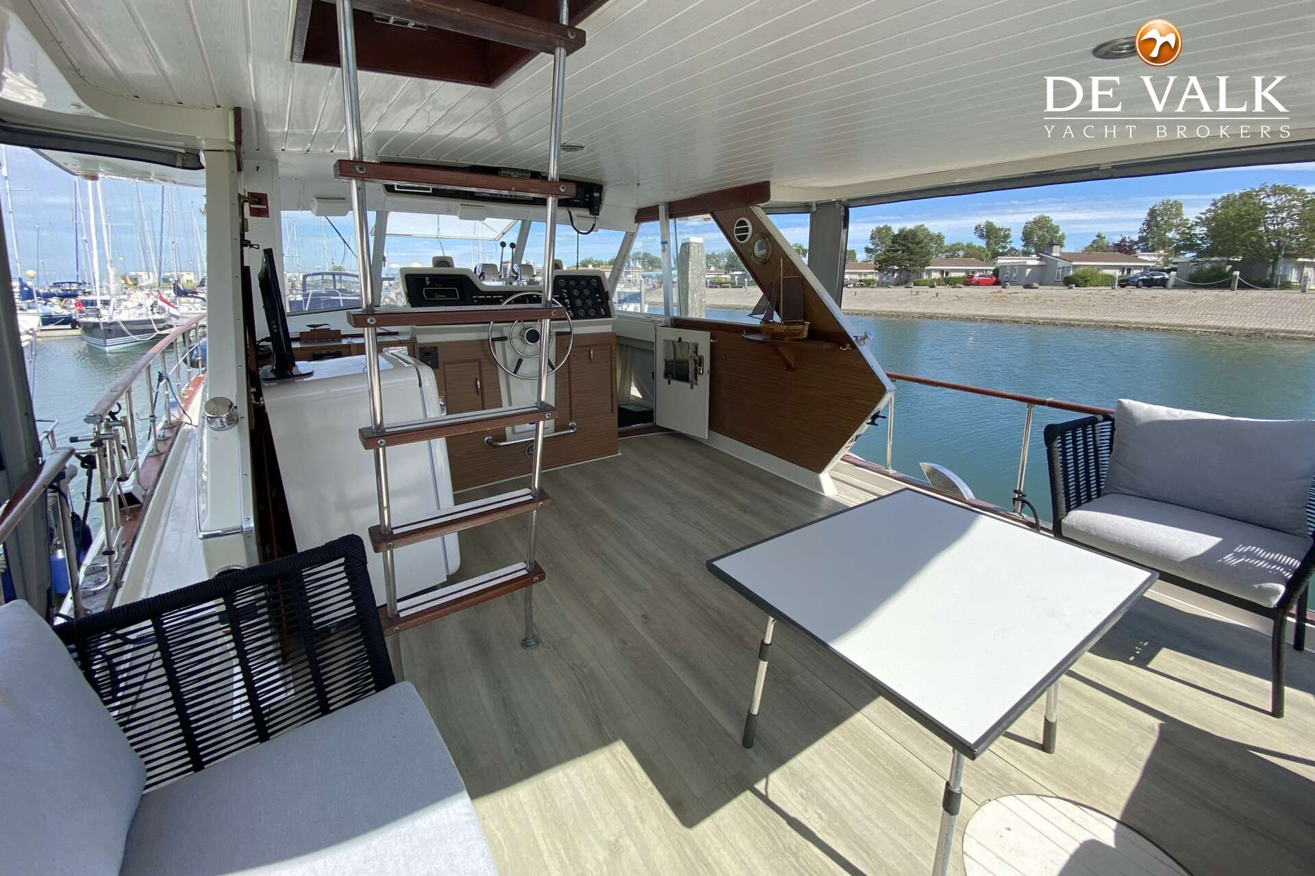 chris craft flush deck motor yacht