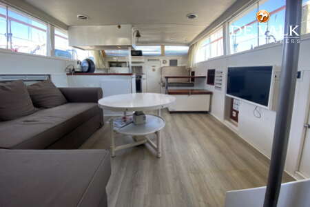CHRIS-CRAFT COMMANDER 47 FLUSH DECK