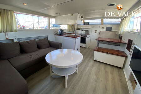 CHRIS-CRAFT COMMANDER 47 FLUSH DECK
