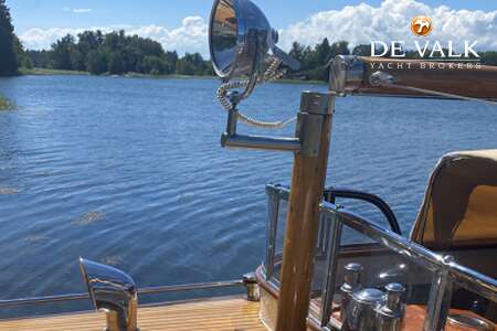 CLASSIC MOTOR YACHT