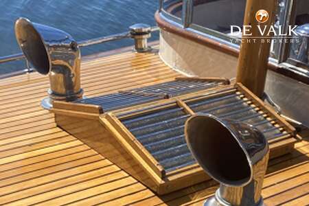 CLASSIC MOTOR YACHT