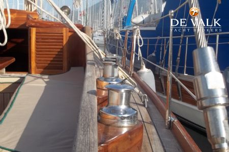 CLASSIC SAILING YACHT