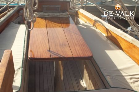 CLASSIC SAILING YACHT