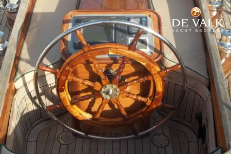 CLASSIC SAILING YACHT