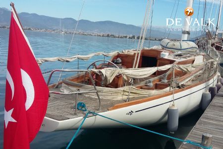 CLASSIC SAILING YACHT