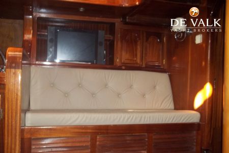 CLASSIC SAILING YACHT