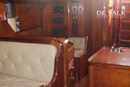 CLASSIC SAILING YACHT