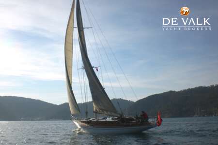 CLASSIC SAILING YACHT