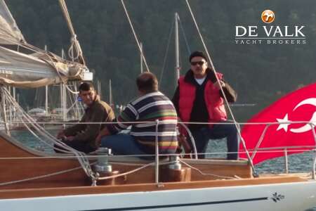 CLASSIC SAILING YACHT