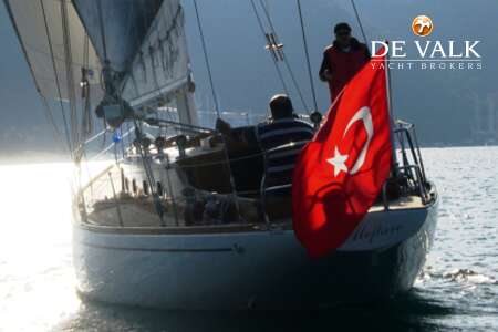 CLASSIC SAILING YACHT
