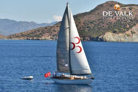 CLASSIC SAILING YACHT