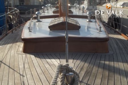 CLASSIC SAILING YACHT