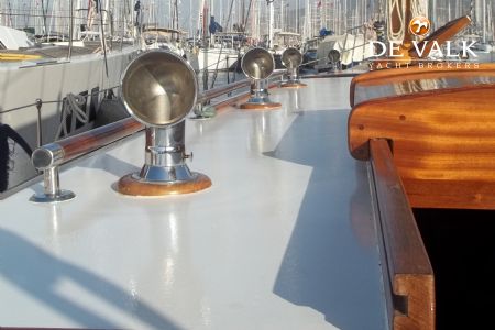 CLASSIC SAILING YACHT