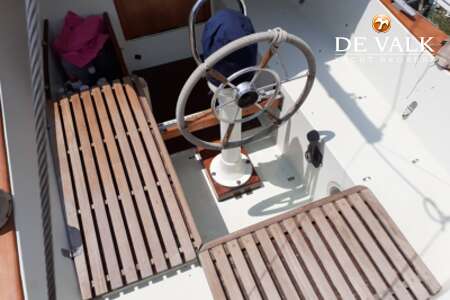 CLASSIC SAILING YACHT