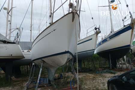 CLASSIC SAILING YACHT