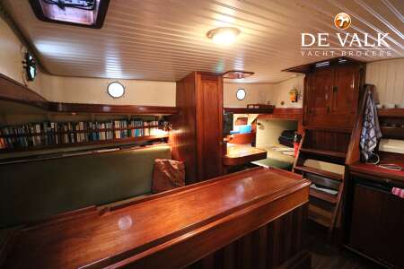 CLASSIC SAILING YACHT