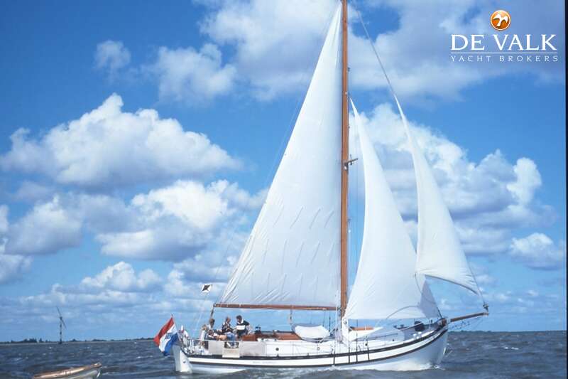 CLASSIC SAILING YACHT