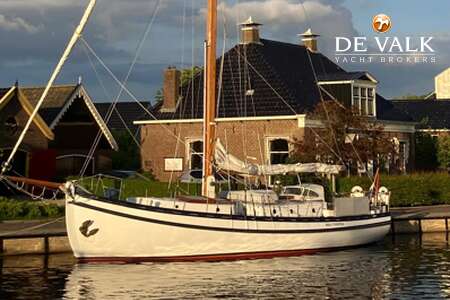 CLASSIC SAILING YACHT