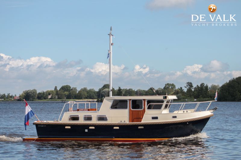 CROWN TRAWLER 10.50 motor yacht for sale | De Valk Yacht broker