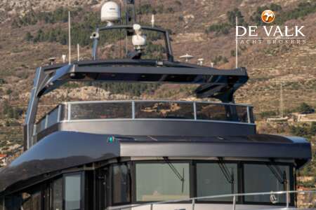 CUSTOM BUILT EXPLORER YACHT TIMELESS 80