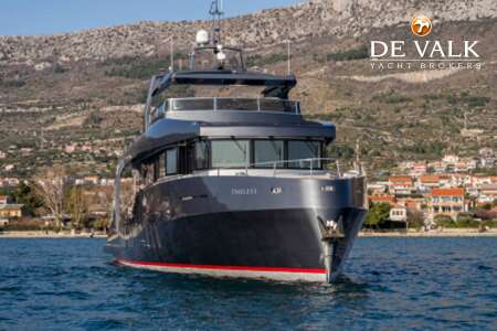 CUSTOM BUILT EXPLORER YACHT TIMELESS 80