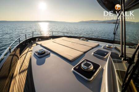 CUSTOM BUILT EXPLORER YACHT TIMELESS 80