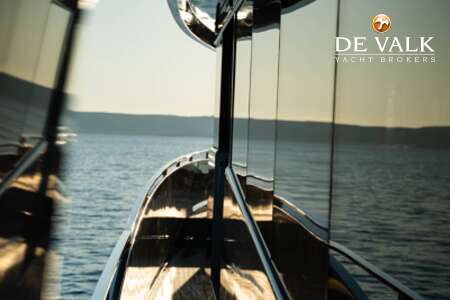 CUSTOM BUILT EXPLORER YACHT TIMELESS 80
