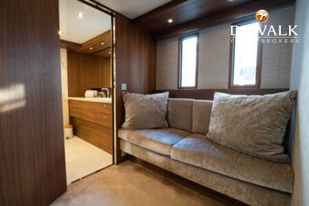 CUSTOM BUILT EXPLORER YACHT TIMELESS 80