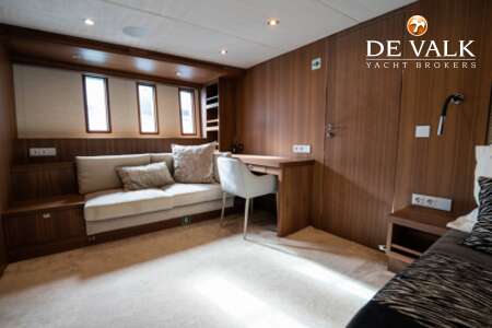 CUSTOM BUILT EXPLORER YACHT TIMELESS 80