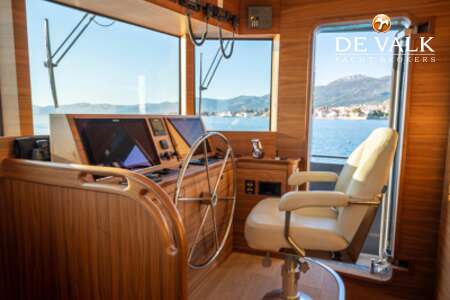 CUSTOM BUILT EXPLORER YACHT TIMELESS 80