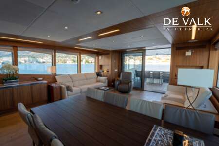CUSTOM BUILT EXPLORER YACHT TIMELESS 80